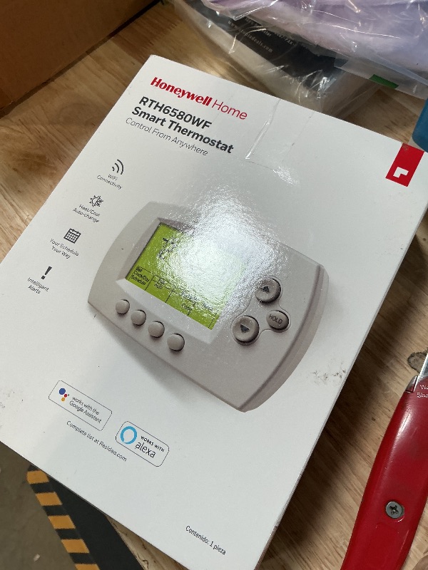 Photo 1 of ***FOR PARTS HAS DAMAGE TO WALL MOUNT & WIRING (MOST LIKELY HAS SHORT)***** Honeywell Home RTH6580WF Wi-Fi 7-Day Programmable Thermostat, White
