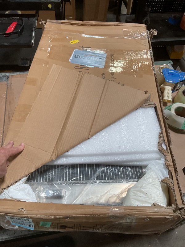 Photo 1 of **DAMAGED***
3 Row Radiator Compatible for 2014-2020 Chevy Silverado 1500 Tahoe GMC Sierra Yukon 6.2 5.3 V8 Aluminum Truck Radiators (3 Core Radiator)