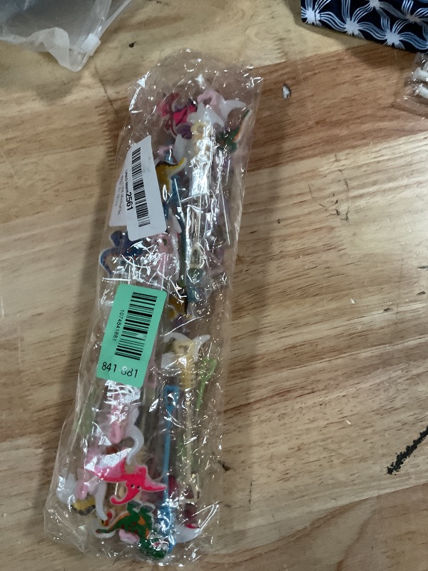 Photo 1 of 24 Pcs Dinosaur Bubble Wands - Multiple Classic Dinosaur Top Decor, Piñata Stuffers, Goodie Bag Fillers, Dino Party Favors for Prehistoric Gatherings, Jurassic Theme Decor, Outdoor Fossil Hunt Play