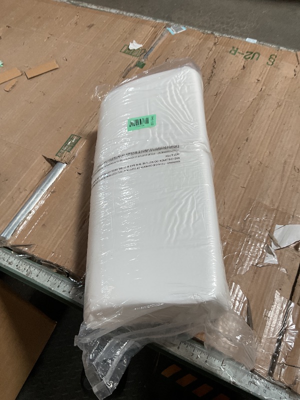 View 2 of
Ingredients: 100% fresh pulp
Dimensions: 7.8 x 9.0 inches (197 x 229 mm), L size
Quantity: 200 pairs (400 sheets) / bag
CPP (polyolefin) does not generate toxic fumes when fully burned. 10 times the empty case after use compared to the traditional box ty