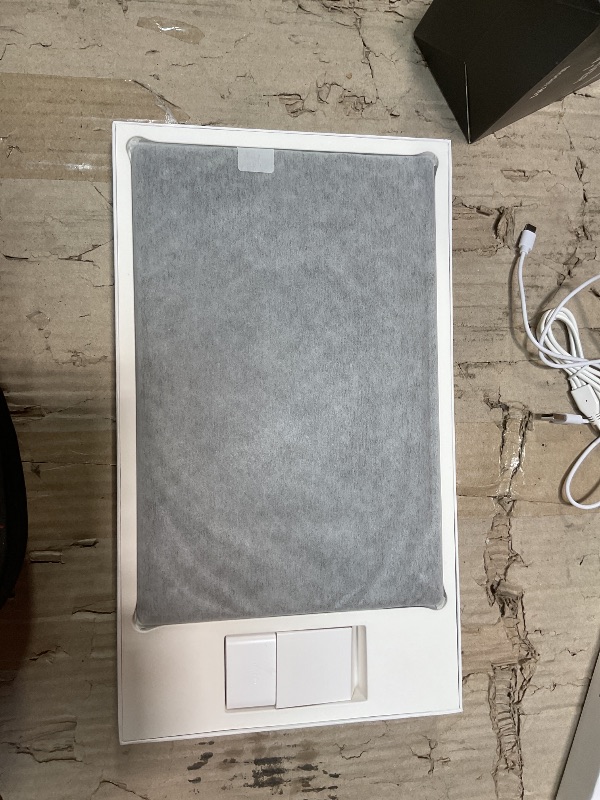 Photo 1 of ***FOR PARTS ONLY/ NON-FUNCTIONAL BATTERY WON'T STAY CHARGED/ SERIAL NUMBER IS NOT VALID FOR WARRANTY THROUGH SAMSUNG ( NO WARRANTY WITH NELLIS)**** Samsung Galaxy Book Pro Windows 11 Intel Evo Platform Laptop Computer 13.3" AMOLED Screen 11th Gen Intel C
