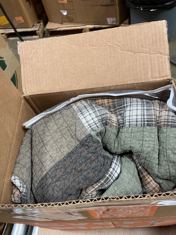 Photo 1 of **HAS MATERIAL DAMAGED/ (TEAR IN MIDDLE)*** Secgo King Size Comforter Set- 100% Cotton Quilt King Size Set, Green, Sage bedspreads (96 * 108 Inch) with 2 Pillow Shams, Patchwork Reversible Lightweight Bedding