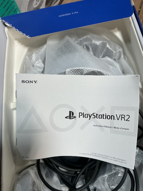 Photo 1 of ***FOR PARTS ONLY/ EXTREMELY DIRTY / HAS HAIR/ NON-FUNCTIONAL**** PlayStation VR2 Horizon Call of The Mountain™ Bundle (PSVR2)