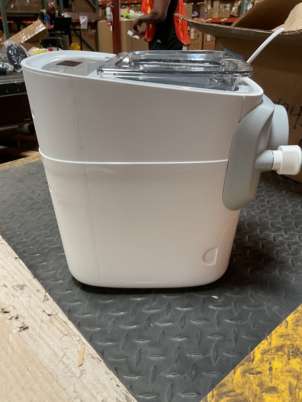 Photo 1 of ***DOESN'T SIT STURDY WITH CRACK ON THE BASE*** Philips 7000 Series Pasta Maker, ProExtrude Technology 150W, 8 discs, Perfect Mixing Technology, Prepare up to 8 Portions, HomeID App, White, (HR2660/03)