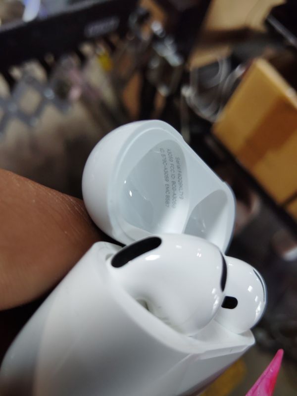 Photo 1 of ***FOR PARTS ONLY/ NON-FUNCTIONAL*** Apple AirPods 4 Wireless Earbuds, Bluetooth Headphones, with Active Noise Cancellation, Adaptive, Transparency Mode, Personalized Spatial Audio, USB-C Charging Case, Wireless Charging, H2 Chip
