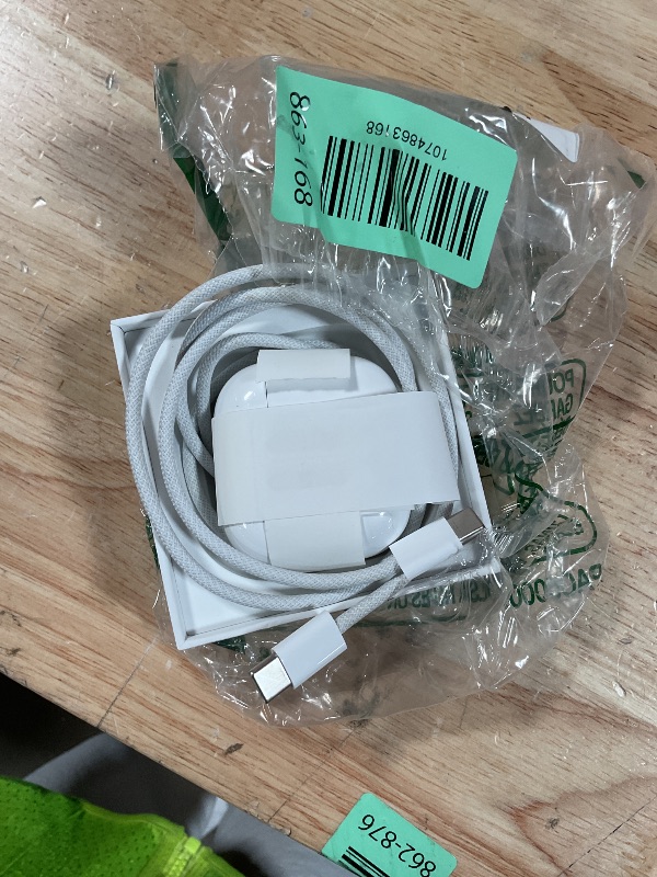 Photo 1 of ***RECOMENDED FOR PARTS/ REPORTED STOLEN FROM PREV USERES APPLE ACCOUNT*** Apple AirPods 4 Wireless Earbuds, Bluetooth Headphones, with Active Noise Cancellation, Adaptive, Transparency Mode, Personalized Spatial Audio, USB-C Charging Case, Wireless Charg