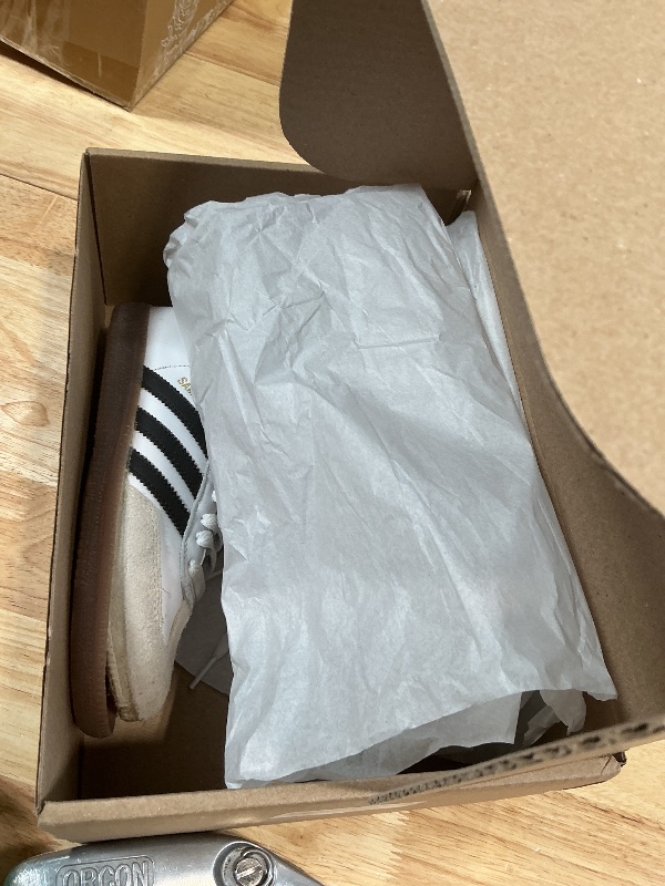 Photo 1 of ***ODOR (MOTH BALLS OR CHEMICALS) / SOLE FALLING OFF***Adidas Unisex-Kids Samba Indoor, White/Black/Gum, 3.5