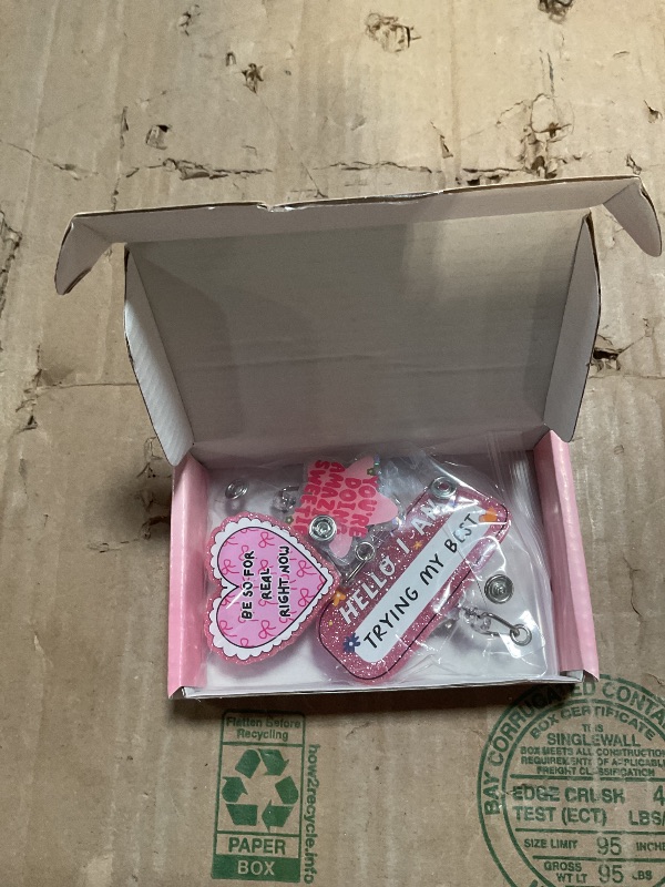 Photo 1 of 3Pcs Funny Cute Heart Shaped Badge Reel Retractable Nurse Badge Holder with Alligator Clip Glitter ID Name Badges Reel Buddy Pink Nurse Doctor Gifts Accessories Fun Office Medical Stuff Essentials