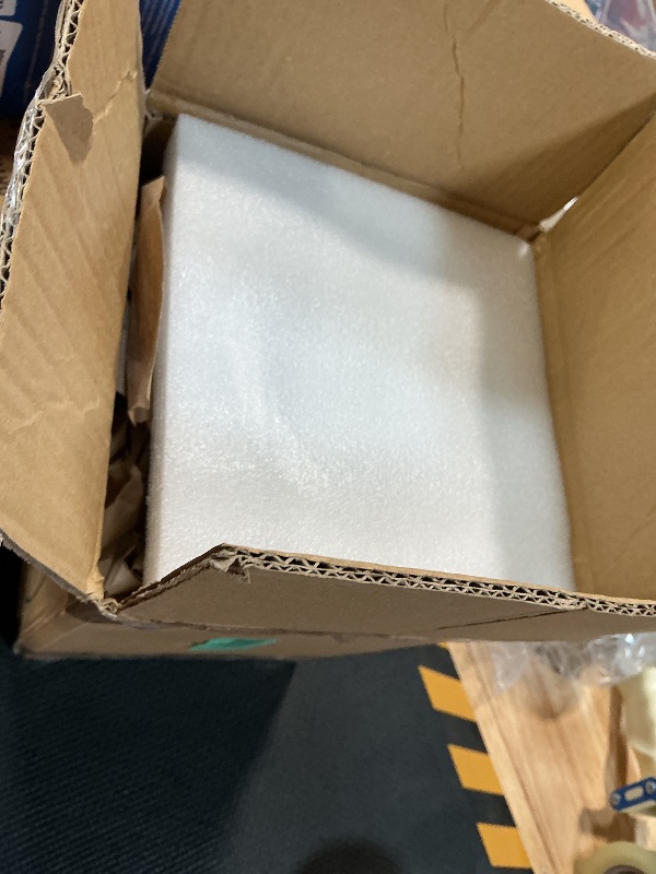Photo 1 of ***FOR PARTS ONLY/ BROKEN*** BREEZOME 2.5L Top Fill Humidifiers for Bedroom, 250ml/h Mist Output, 25hrs Humidifiers for Home, 7 Adjustable LED, Essential Oil Diffuser, 25dB Ultrasonic Humidifier for Baby and Indoor Plants, White