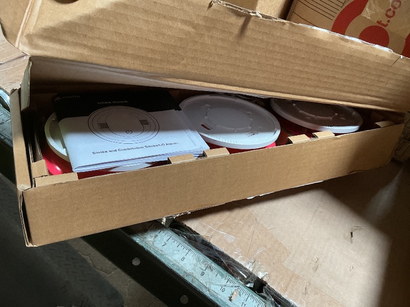 Photo 1 of **1 OF 3 DETECTORS IS FUNCTIONAL / OTHER 2 DETECTORS ARE FOR PARTS *** Kidde Detector, 10-Year Battery Powered, with LED Status Lights, 85 dB Alarm, 5-inches, 20SD10, 3 Pack