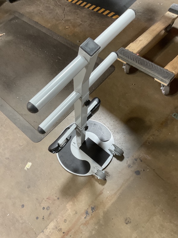 Photo 1 of **STANDING STEERING ASSIST ROLLER** UNKNOWN BRAND bottom plate needs attaching
