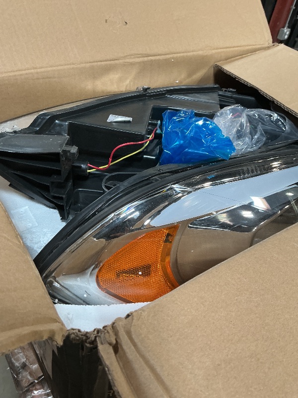 Photo 1 of **1 LIGHT HEAVILY SCRATCHED**** Vizotae Headlights Assembly W/Bulbs for 2006-2013 Chevy Impala for 14-16 Chevy Impala Limited, 06-07 Chevy Monte Carlo, Driver and Passenger Side