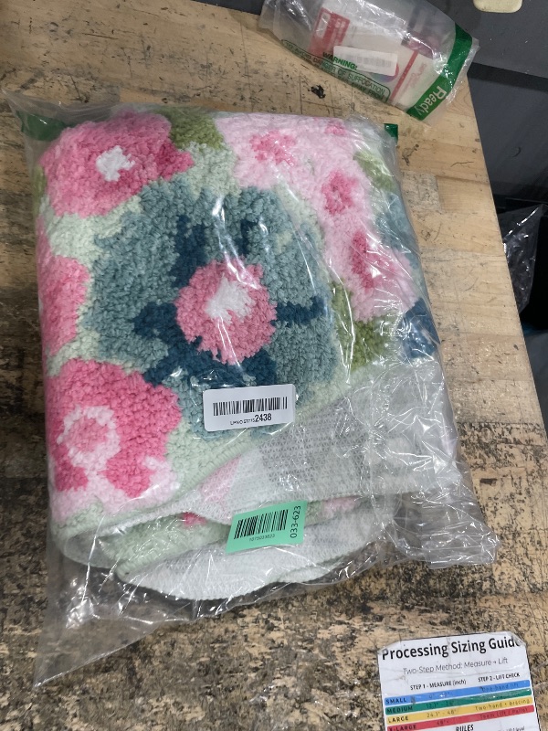 Photo 1 of ***SEE NOTES DAMAGED****TRUEDAYS Wildflower Floral Bathroom Rug - Cute Tufted Non Slip Soft Flower Shaped Bath Mat, Washable Farmhouse & Cottagecore Bathroom Decor - Aesthetic Green Rug for Vanity, Tub, Entryway