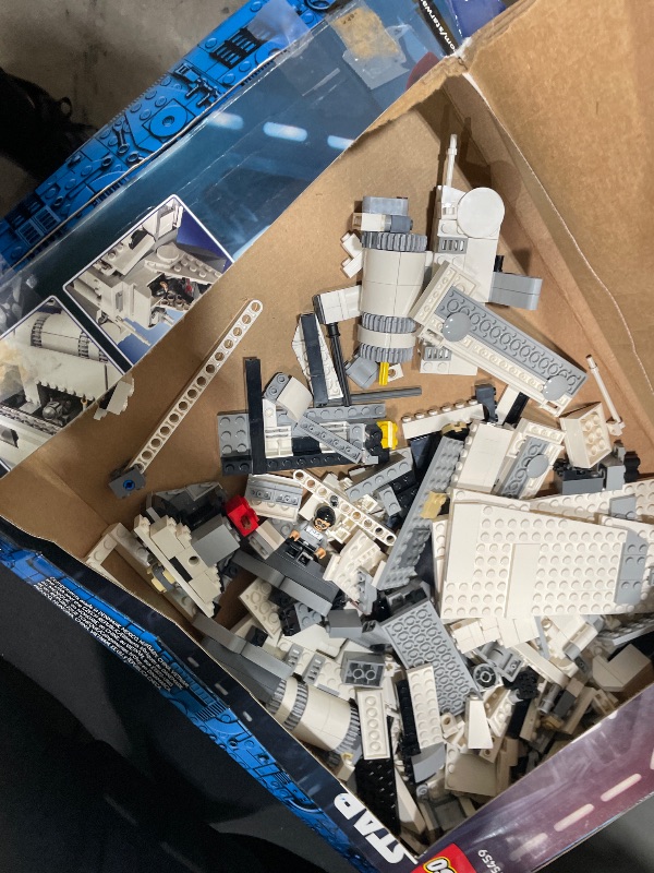 Photo 1 of ****MISSING PIECES***
LEGO Star Wars: The Mandalorian Imperial Lambda-Class Shuttle - Collectible Building Set for Boys & Girls, Ages 14+ - with 5 Minifigures - Gift Idea for Teens - 75459