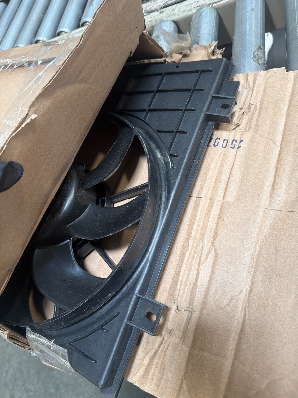 Photo 1 of * VERY USED** Focreedy VW101 Replacement Dual Radiator & Condenser Cooling Fan Assembly for Volkswagen Jetta VW Rabbit Golf Beetle L5 2.5L