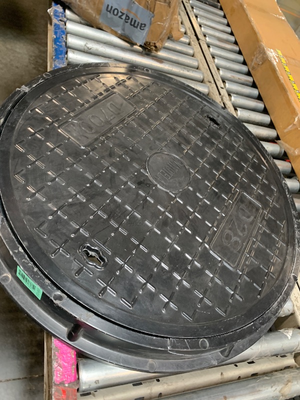 Photo 1 of ** DAMAGE** Natotela 27.6in Round Manhole Cover and Frame, Fiberglass Recessed Solid Top Cover with Base Size 31in,25in Clear Opening,Septic Tank Cover and Base 