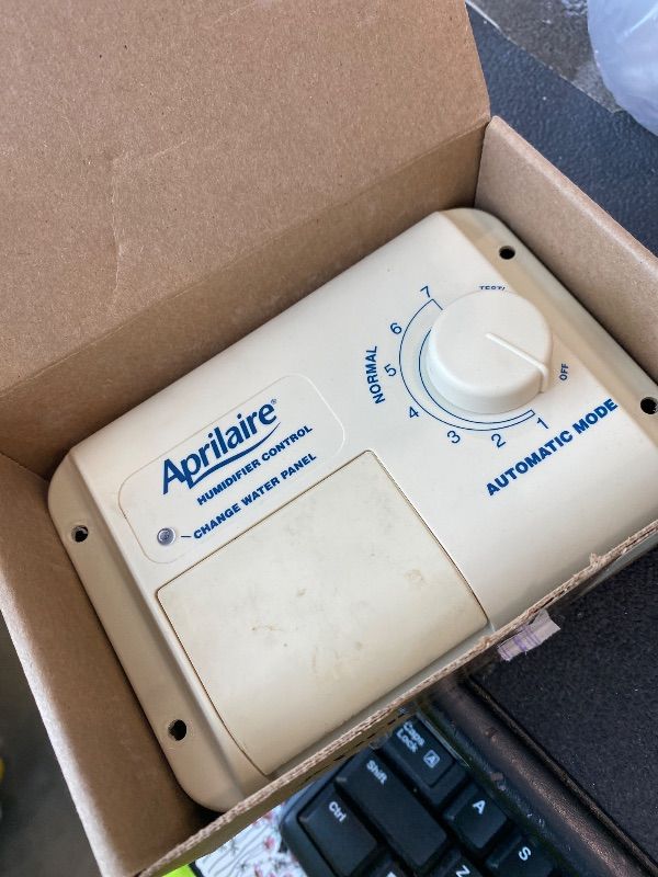 Photo 1 of **UNTESTED**
AprilAire 56 Automatic Whole-House Humidifier Control Humidistat with Outdoor Temperature Sensor for AprilAire Whole-House Humidifiers, Low Voltage 24VAC