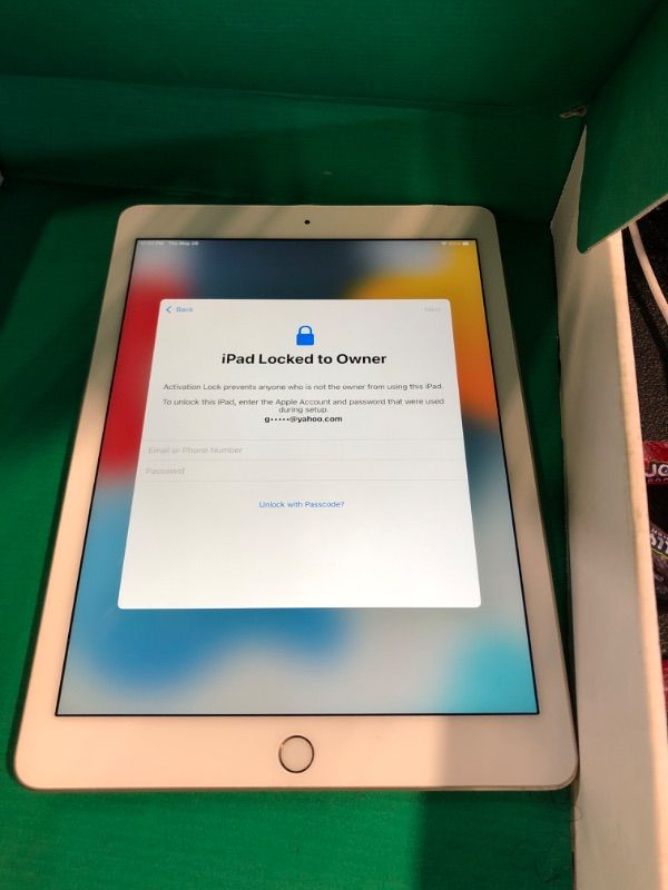 Photo 1 of **************************************************LOCKED TO OWNER******************************************************* **SOLD AS IS NO REFUND/RETURN**
2018 Apple iPad (9.7-inch, Wi-Fi + Cellular, 128GB) - Gold (Renewed Premium)