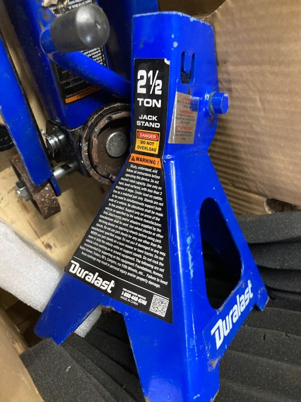 Photo 1 of **JACK HAS RUST/NOT IN ORIGINAL BOX***Jack Boss Floor Jack 1.5 Ton (3,000 LBs) Hydraulic Car Jack, Lifting Range from 5.1 Inch to 12.6 Inch, Fits Sedans Automotive Blue  WITH 2 DURALAST JACK STANDS  2.5 TON