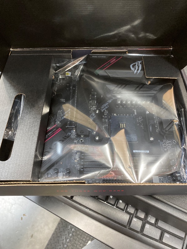 Photo 1 of ****** SEAL BY COMPANY****** ASUS ROG Strix B550-F Gaming WiFi II AMD Socket AM4 ATX DDR4 Motherboard