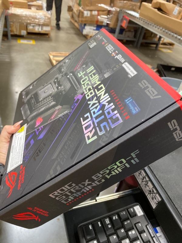 Photo 1 of ***** SEAL BY FACTORY ***** ASUS ROG Strix B550-F Gaming WiFi II AMD Socket AM4 ATX DDR4 Motherboard