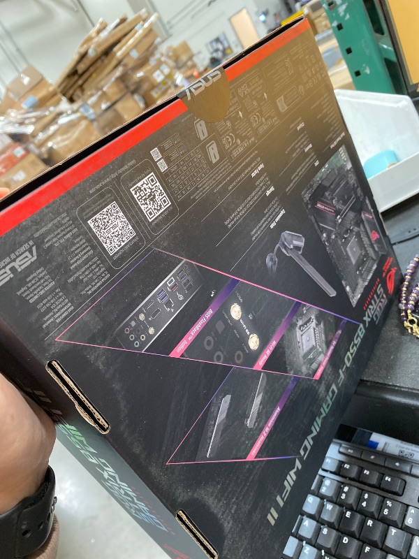 Photo 1 of ***** SEAL BY FACTORY ***** ASUS ROG Strix B550-F Gaming WiFi II AMD Socket AM4 ATX DDR4 Motherboard