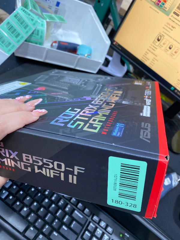 Photo 1 of ***** SEAL BY FACTORY ***** ASUS ROG Strix B550-F Gaming WiFi II AMD Socket AM4 ATX DDR4 Motherboard