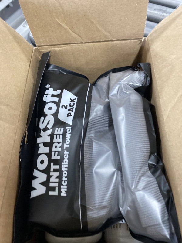 Photo 1 of MAXLONE ™ Car Spray with Triphene® Technology, Quick Spray & Wipe All Purpose Waterless Detailer - Clean, Shine, Protect Paint, Glass, Wheels, Trim Without Pre-Washing (2, 20oz w 4 Micro Fiber Cloth)