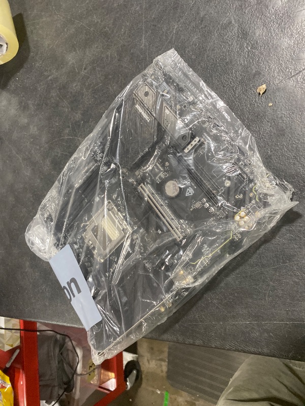 Photo 1 of MSI MAG B650 Tomahawk WiFi Gaming Motherboard (AMD Ryzen 9000/8000/7000 Series Processors, AM5, DDR5, PCIe 4.0, M.2, SATA 6Gb/s, USB 3.2 Gen 2, HDMI/DP, Wi-Fi 6E, Bluetooth 5.3, 2.5Gbps LAN, ATX)