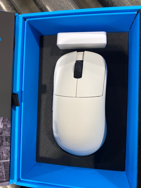 Photo 1 of Lamzu Inca Gaming Mouse, 8K Polling Rate, Optical Switches, TTC Encoder, Paw3950 IC, Nordic 52840 MCU, Symmetrical high-Hump, Recommended for Claw-Grip Gamers, 8K Dongle Included (White)