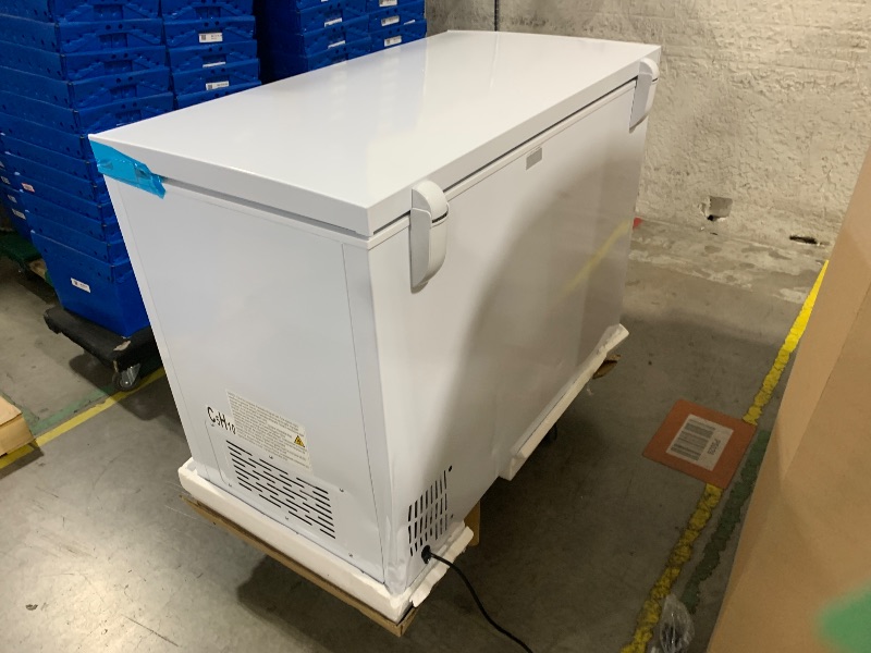 Photo 1 of FRIGIDAIRE 10 Cubic Foot Chest Freezer, 10 cu ft, White