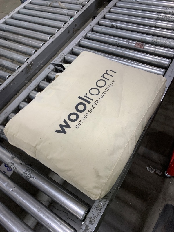 Photo 1 of WOOLROOM Classic Light Comforter Twin - 100% Natural Hypoallergenic Cooling Traceable Wool Comforter (5.9 oz/sq yd) - Warmer Months/Hot Sleepers - Down/Feather Alternative