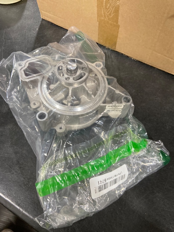 Photo 1 of ACDelco Gold 252-821 (89036356) Engine Water Pump with Gasket