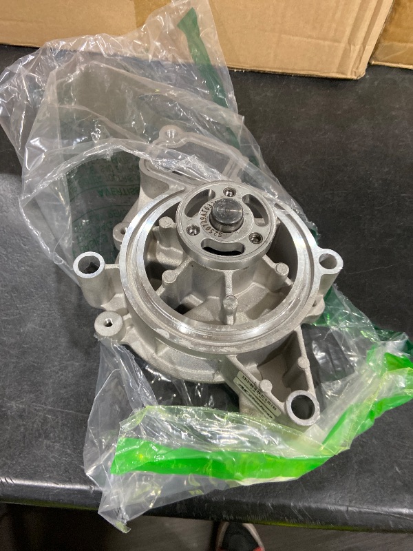 Photo 1 of ACDelco Gold 252-821 (89036356) Engine Water Pump with Gasket