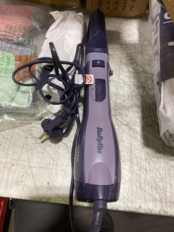 Photo 1 of BaByliss AS121E hot air brush Multistyle 1200 Watt Ionic 2 attachments------no us plug--------------