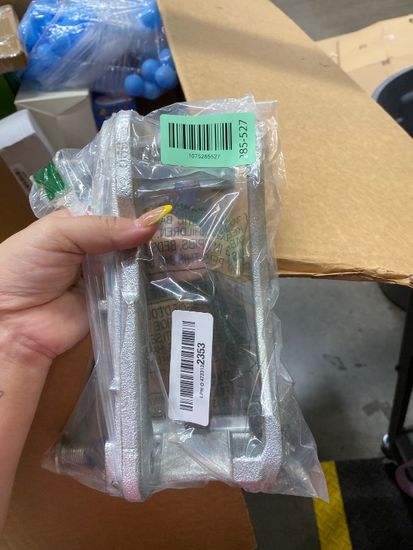 Photo 1 of ***missing caliper. only bracket***BDELI Front Right Brake Caliper with Bracket 18B4728 Replace for 1999-2004 Chevy Silverado 1500, 2000-2006 Tahoe, 1999-2004 GMC Sierra 1500, 4.3/4.8/5.3/6L, 25848000, 19149076, FRC11021, 18FR1378***missing caliper. only 