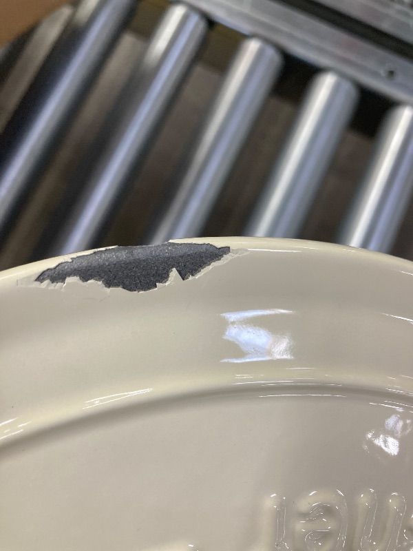 Photo 1 of ***DAMAGED -PAINT CHIPS -SELLING AS IS *** Enameled Cast Iron Dutch Oven - Umite Chef 5QT Pot with Lid & Cotton Potholders - Heavy-Duty Cookware for Bread Baking, Braising, Stews, Roasting(Cream White)  ***BOX RIPPED/TORN***