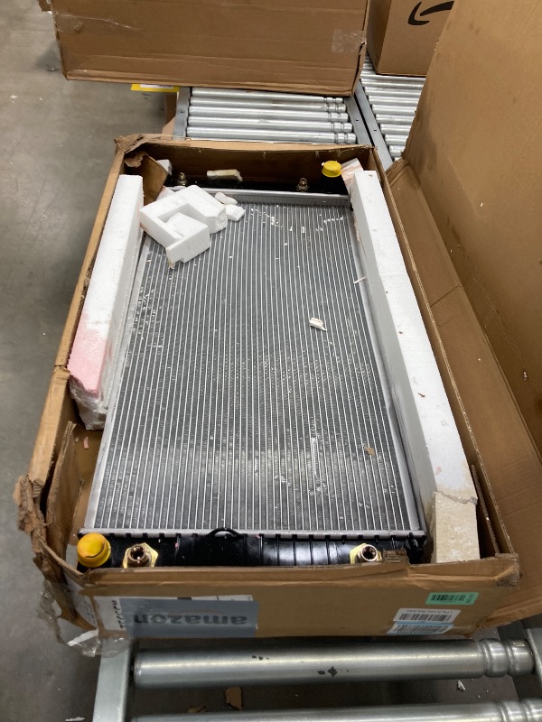Photo 1 of **USED** YITAMOTOR Radiator Compatible with 2004-2018 Chevrolet Express 2500 3500, Fit for 2004-2018 GMC Savana 3500 2500 4.8L 6.0L V8
