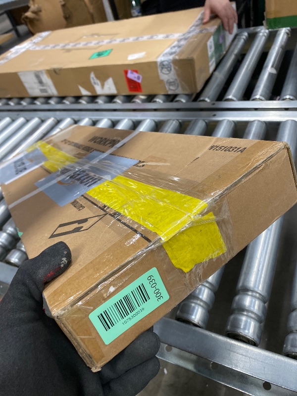 Photo 1 of ***DAMAGED - SELLING AS REPLACEMENT PARTS PIECES ONLY*** WORKPRO 25"-33" Hedge Shears, Manual Hedge Trimmers with Steel Wavy Blade, Telescopic Hedge Clippers with Extendable Handle, Home Garden Pruner