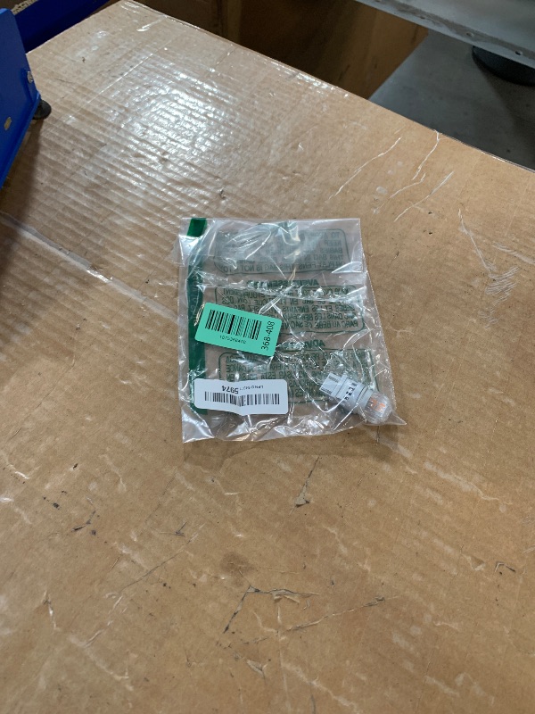 Photo 1 of ***ONLY 1 LIGHT***AUXITO 3157 LED Bulb Amber Yellow, Turn Signal Light 3157A 3156 3056 3057 4157 3047 4057 3457 4114 Super Bright for Rear Front Blinker Turn Signal Marker Parking Light, Pack of 2