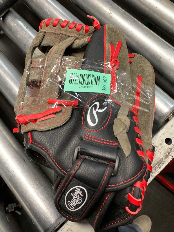 View 1 of ***STOCK PHOTO FOR REFERENCE ONLY***
Rawlings Renegade 14-inch Glove | Right Hand Throw | Outfield