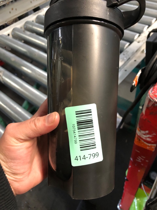 Photo 1 of * ALL BLACK* Hurley 28 oz. Polychromatic Shaker Bottle
