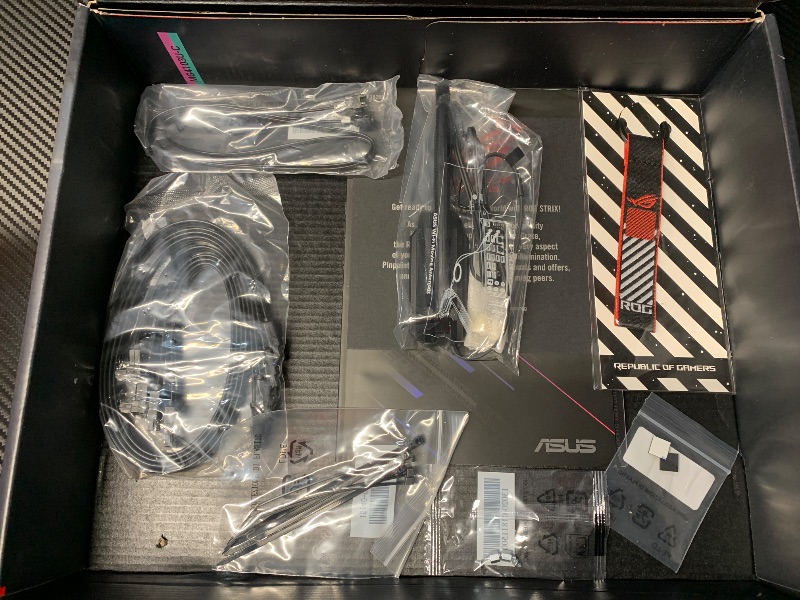 Photo 1 of *** COVER TO CPU IS BROKEN***
Asus ROG Strix B550-F Gaming WiFi II AMD AM4 (3rd Gen Ryzen) ATX Gaming Motherboard (PCIe 4.0,WiFi 6E, 2.5Gb LAN, BIOS Flashback, HDMI 2.1, Addressable Gen 2 RGB Header and Aura Sync)