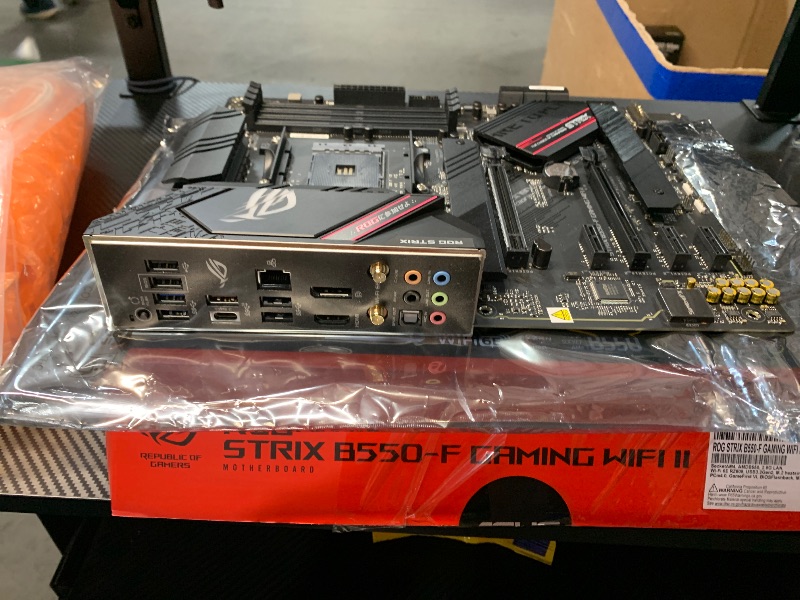 Photo 1 of *** COVER TO CPU IS BROKEN***
Asus ROG Strix B550-F Gaming WiFi II AMD AM4 (3rd Gen Ryzen) ATX Gaming Motherboard (PCIe 4.0,WiFi 6E, 2.5Gb LAN, BIOS Flashback, HDMI 2.1, Addressable Gen 2 RGB Header and Aura Sync)