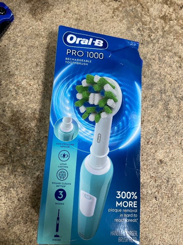 Photo 1 of **SEE NOTES***Oral-B Pro 1000 CrossAction Electric Toothbrush, Green