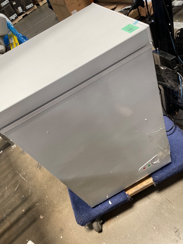 Photo 1 of ***************FOR PARTS ONLY- TURNS ON, DOES NOT GET COLD************
7.0 Cu.ft Chest Freezer, Top Open Door Deep Freezer with 7 Adjustable Thermostat (-18°F to 50°F), Compact Freezer with Removable Basket for Home/Garage/Office, White