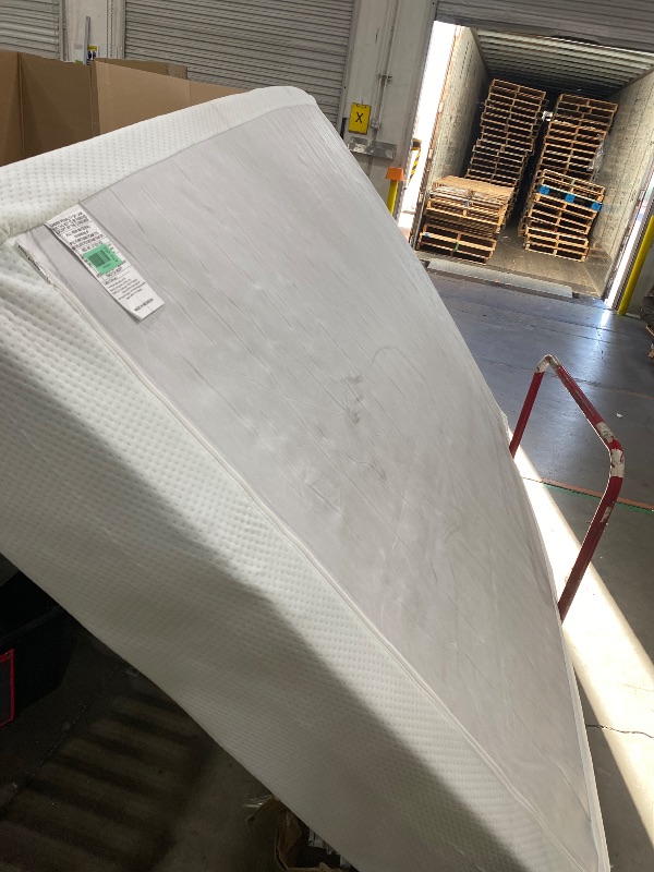 Photo 1 of **HAS DIRTY SPOTS**Zinus 12 Inch Queen Green Tea Memory Foam Mattress [New Version], Fiberglass Free, Medium Firm Feel, Zoned Pressure Relief, Certified Safe Foams & Fabric, Mattress in A Box