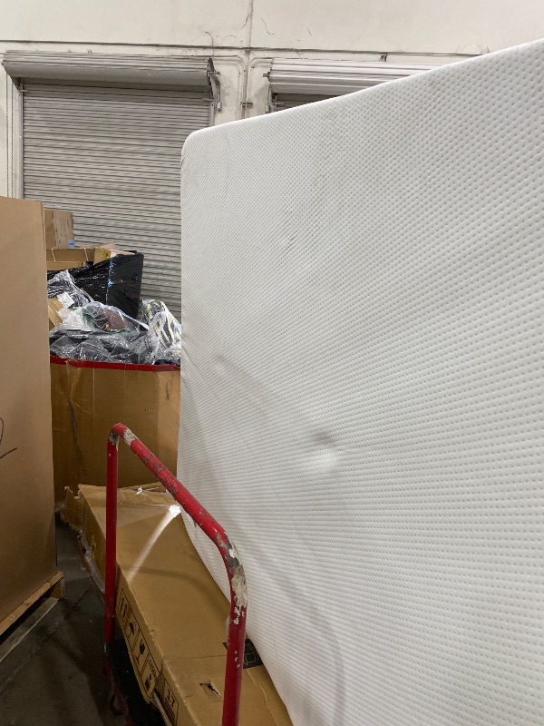 Photo 1 of **HAS DIRTY SPOTS**Zinus 12 Inch Queen Green Tea Memory Foam Mattress [New Version], Fiberglass Free, Medium Firm Feel, Zoned Pressure Relief, Certified Safe Foams & Fabric, Mattress in A Box
