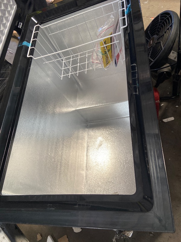 Photo 3 of ** PARTS ONLY TURNS ON, BUT IT’S NOT GETTING COLD
FRIGIDAIRE Chest Deep Freezer, 7 Cu. Ft, Black Adjustable Thermostat-Removable Vinyl Coated Wire Basket-Easy Defrost Drain, Eye-Catching Stainless Steel Top Door- Garage Ready