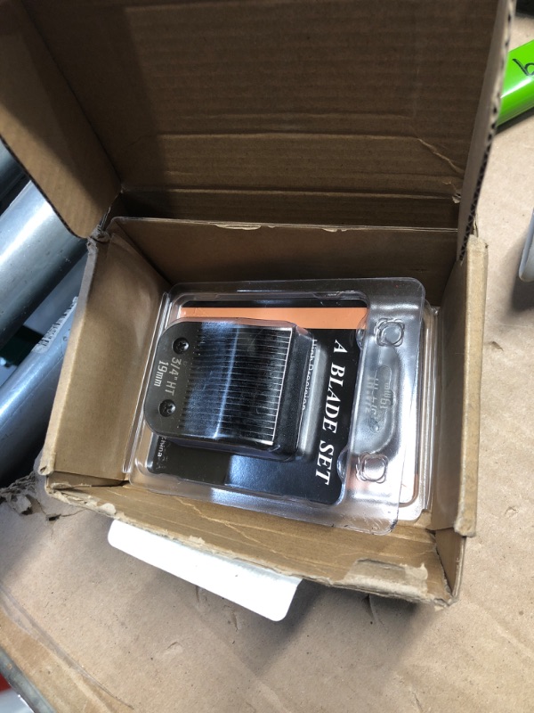 Photo 1 of ***MISSING PARTS*** 
Missing 1 Blade
YAZIYIR 3 Pack 3/4HT Detachable Dog Grooming Steel Blades,Compatible with Andis,Oster A5,Wahl KM-10 Series,Cut Length 3/4" 19MM ?Black?